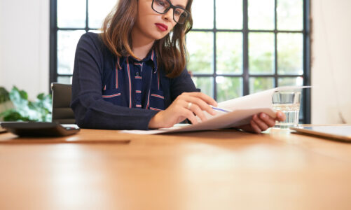 Should one consider taking help from an online essay writing service?