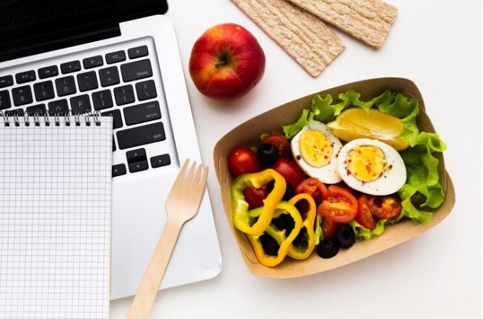 Healthy Office Eats: MOM's Guide to Nutritious and Tasty Lunches